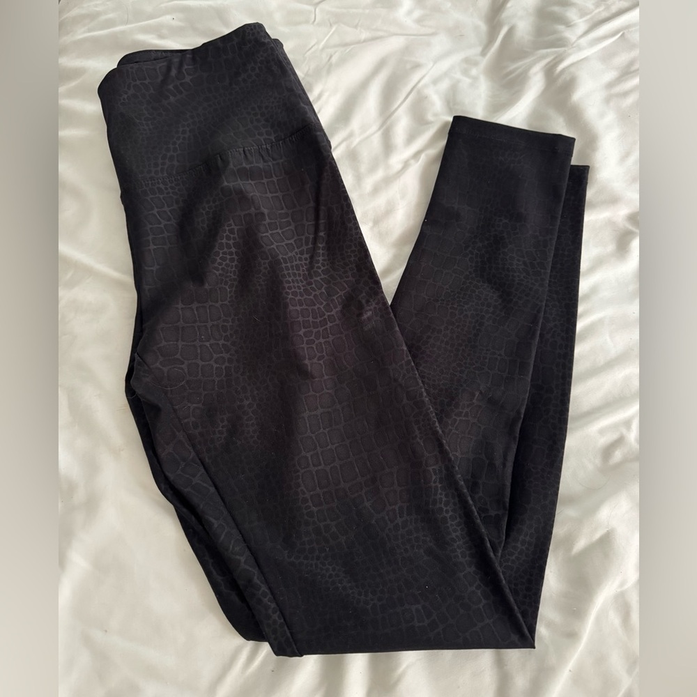 Women’s animal print Black Textured Leggings